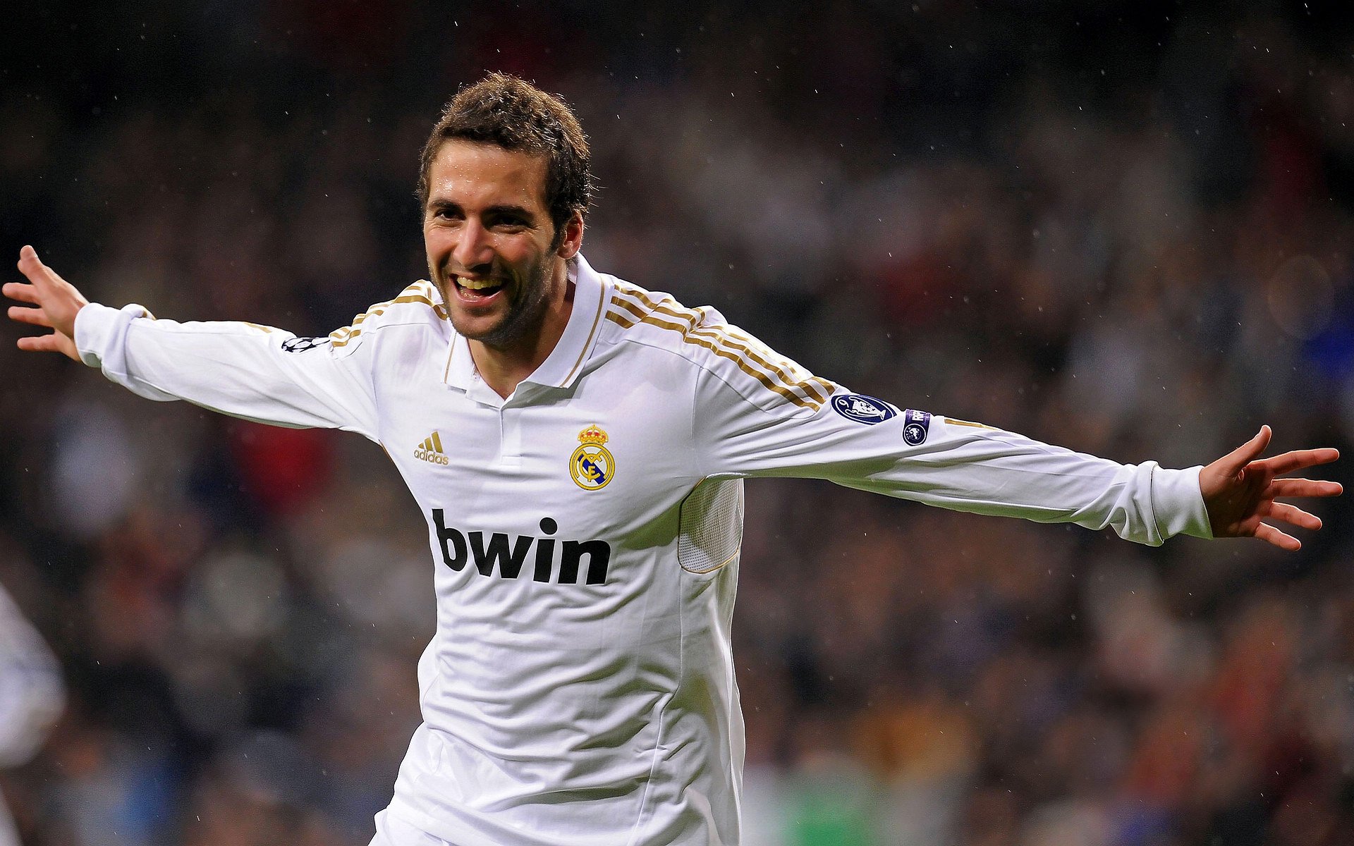 曼斯菲尔德客场表现顽强,野马军团力争突破,曼斯菲尔德的一生