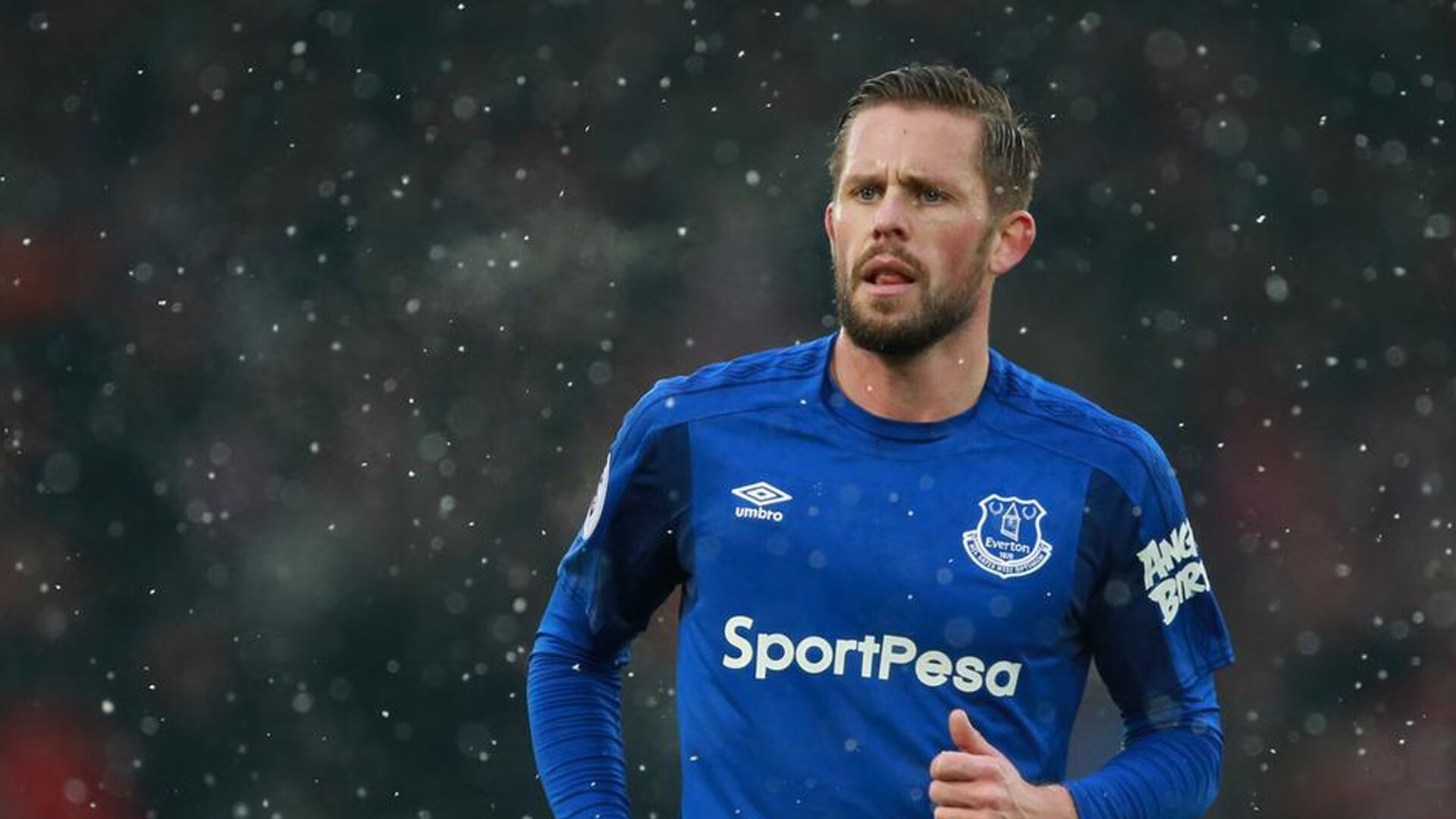 跨界合作：足球与科技、娱乐的结合新模式，足球跨球基本技术要领